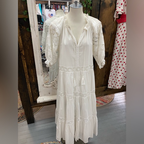 En Saison Tiered Lace Detail Midi Dress - Picture 2 of 13